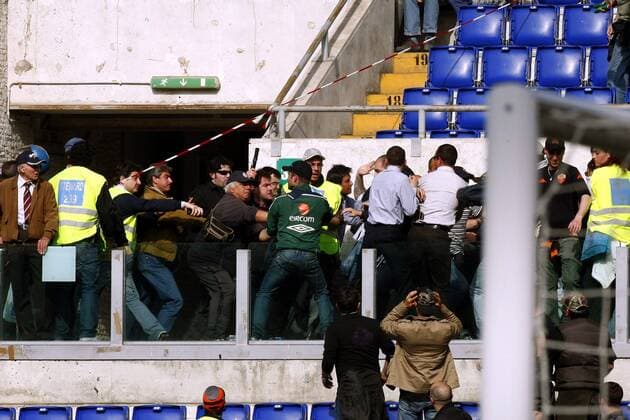 AS Rom Fans im Gerangel mit Sicherheitskräften -  Fußball Herren Serie A 2008 2009, 1. Italienische Liga, AS Roma Totale Rom Kampf, Spannung,