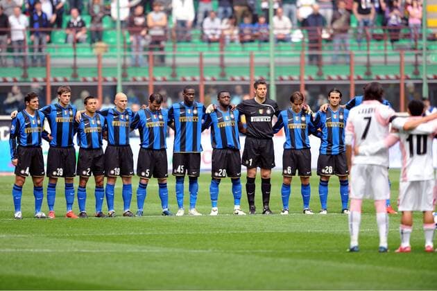 Gedenkminute vor dem Serie A Spiel zwischen Inter Mailand und dem US Palermo für die Opfer des Erdbebens in den Abruzzen -  Fußball Herren Serie A 2008 2009, 1. Italienische Liga, FC Internazionale Mailand Totale Mailand