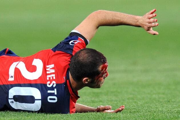 Giandomenico Mesto (Genoa CFC) verletzt am Boden -  Fußball Herren Serie A 2008 2009, 1. Italienische Liga, FC Genua 1893 Einzelbild Genua