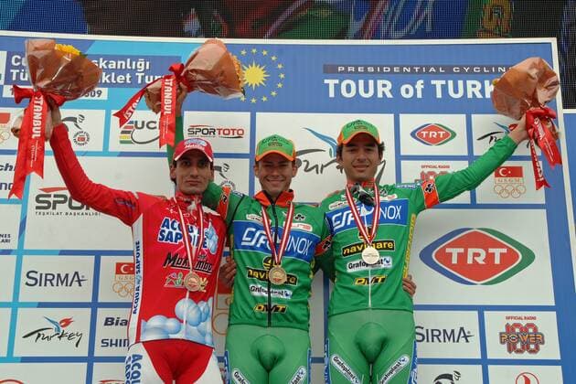 Siegerehrung nach der 1. Etappe der Türkeirundfahrt 2009: Mauro Finetto (Italien CSF Group Navigare, Mitte) gewinnt vor Ruggero Marzoli (Italien Acqua e Sapone, li.) und Mauro Abel Richeze (Argentinien CSF Group Navigare) Radsport Herren Tour of Turkey 2009, Türkeirundfahrt, Straßenradsport, Straße, Rad Gruppe 1. Etappe: Istanbul - Istanbul Freude,