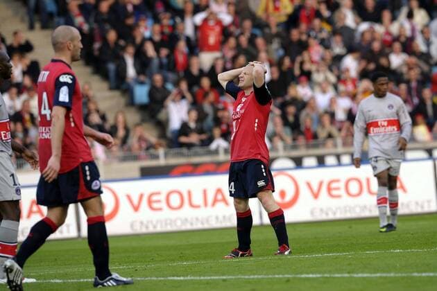 Florent Balmont (Lille) verzweifelt -  Fußball Herren Ligue 1 2008 2009, 1. Französische Liga, OSC Lille Einzelbild Lille Enttäuschung,