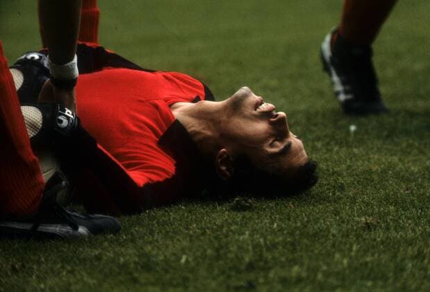 Torwart Mahdi Cerbah (Algerien) verletzt Fußball WM Herren WM 1982, Länderspiel, Nationalteam, Nationaltrikot, Einzelbild Gijon