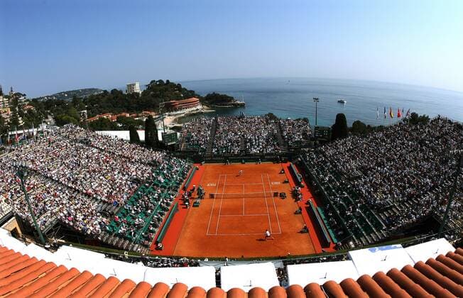 Centercourt des Country Clubs in Monte Carlo - Spielstätte der Monte Carlo Open 2009 Tennis Herren Monte Carlo Open 2009, ATP Tour, Sand, Sandplatz, Sandplatztennis, Sandplatzturnier Totale Monte Carlo, Monaco