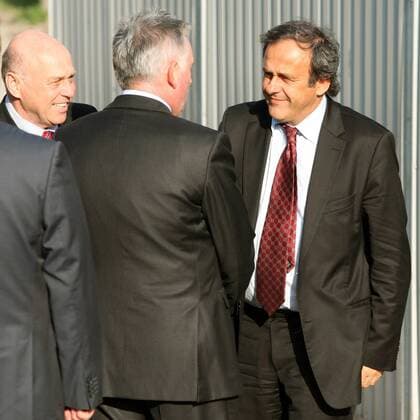 UEFA Präsident Michel Platini (Frankreich, re.), Sportminister Miroslaw Drzewiecki (Mitte) und PZPN Präsident Grzegorz Lato (beide Polen) anlässlich der Besichtung des Nationalstadions in Warschau -  (090415PYK018) Fußball EM Herren Vorschau 2009, Euro 2012 Fussball, Austragungsort der EM 2012 Gruppe Warschau