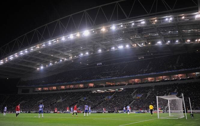 Fußball, Stadiongeschichte FC Porto Flutlichtspiel im Estadio Do Dragao, Heimspielstätte des FC Porto - Fußball EC 1 Herren Champions League 2008 2009, FC Porto Totale Porto