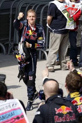 Sebastian Vettel (Deutschland Red Bull) - Jubel über seine Pole Position in China 2009 Motorsport Grand Prix Herren Großer Preis von China 2009, Formel 1 Weltmeisterschaft, F1, F, GP, WM, Qualifying Einzelbild Shanghai Freude,