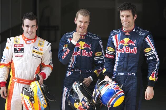 Sebastian Vettel (Deutschland Red Bull, Mitte) bejubelt seine Pole Position in China 2009 mit Fernando Alonso (Spanien Renault, li.) und Mark Webber (Australien Red Bull) -  Motorsport Grand Prix Herren Großer Preis von China 2009, Formel 1 Weltmeisterschaft, F1, F, GP, WM, Qualifying Gruppe Shanghai Freude,