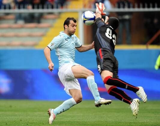 Torwart Rubinho (Genoa CFC) rettet per Hechtsprung gegen Goran Pandev (Lazio Rom) -  Fußball Herren Serie A 2008 2009, 1. Italienische Liga, FC Genua 1893 - Lazio Rom 0:1 Gruppe Genua Dynamik, Abwehr,