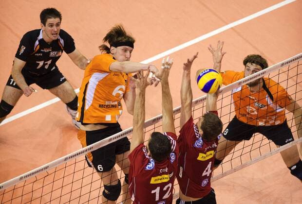 SCC Berlin im Angriff, hi.v.li. Martin Krystof, Felix Fischer, Dirk Westphal Volleyball 1. BL Herren Saison 2008 2009, Playoffs, Playoff, Play Offs, Off, SC Charlottenburg - VFB Friedrichshafen Gruppe Halbfinale Berlin Dynamik,
