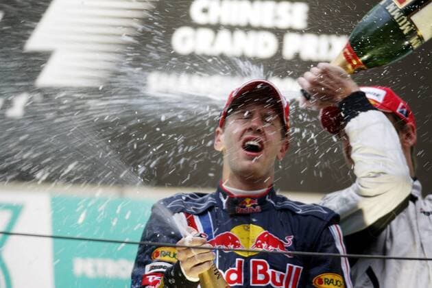 Sebastian Vettel (Deutschland Red Bull) gewinnt den GP von China 2009 Motorsport Grand Prix Herren Großer Preis von China 2009, Formel 1 Weltmeisterschaft, F1, F, GP, WM Einzelbild Shanghai Begeisterung, Freude,