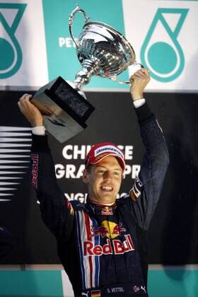 Sebastian Vettel (Deutschland Red Bull) gewinnt den GP von China 2009 Motorsport Grand Prix Herren Großer Preis von China 2009, Formel 1 Weltmeisterschaft, F1, F, GP, WM Einzelbild Shanghai Freude,