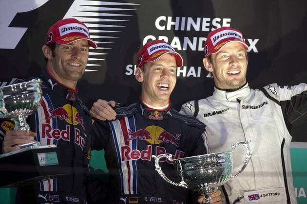 Siegerehrung zum GP von China 2009, v.li.: Mark Webber (Australien), Sieger Sebastian Vettel (Deutschland beide Red Bull) und Jenson Button (England Brawn GP) -  Motorsport Grand Prix Herren Großer Preis von China 2009, Formel 1 Weltmeisterschaft, F1, F, GP, WM Gruppe Shanghai Freude,