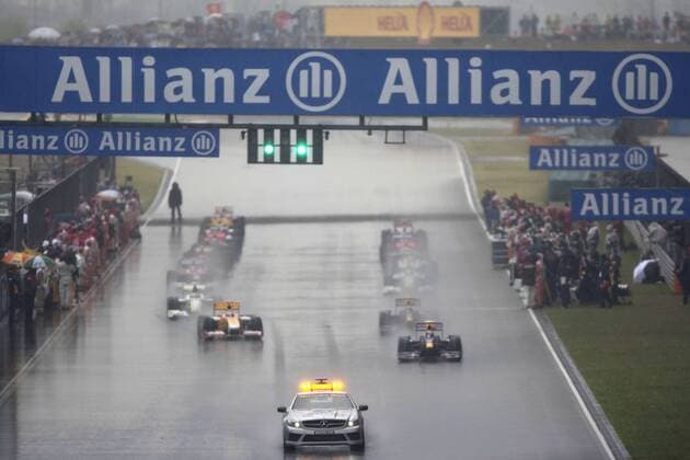 Safety Car startet den fliegenden Start beim GP von China 2009 Motorsport Grand Prix Herren Großer Preis von China 2009, Formel 1 Weltmeisterschaft, F1, F, GP, WM Totale Shanghai
