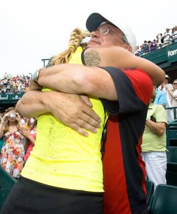 Sabine Lisicki (Deutschland) gewinnt den Family Circle Cup 2009 und jubelt mit Vater und Trainer Richard - - ZUMAa55 Tennis Damen Family Circle Cup 2009, WTA Tour, Finale Gruppe Charleston Freude,