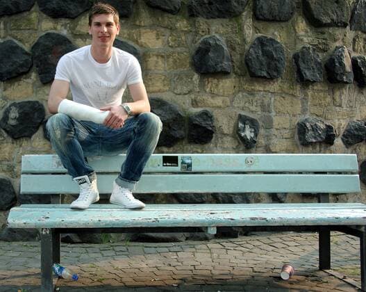 Torwart Ron Robert Zieler (Deutschland Manchester United Reserves) mit Gipsarm Fußball Herren Fotoshooting 2009, ManU, Reserveteam Reserveteams Reservemannschaft Premiership Reserve League North Einzelbild Köln