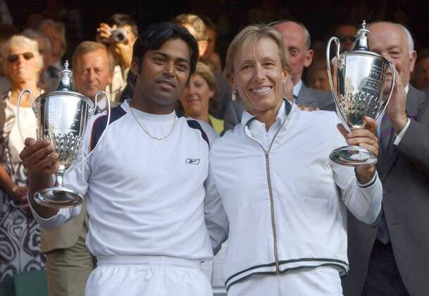Martina Navratilova (USA) und Leander Paes (Indien), Wimbledon Sieger 2003 im Mixed Wettbewerb -  Tennis All England Championships 2003, Grand Slam, ATP Tour, WTA, Finale Gruppe Wimbledon London Freude,