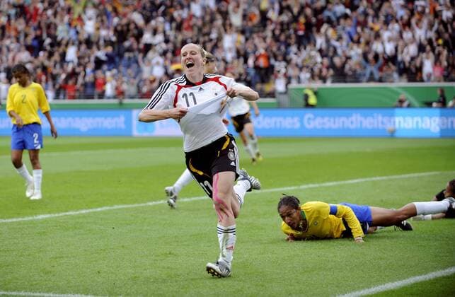 Anja Mittag (Deutschland) - Torjubel Fußball Länderspiel Damen Freundschaftsspiel 2009, Test, Testspiel, Nationalmannschaft, Nationaltrikot, Frauen, Frauenfußball Gruppe Frankfurt M. Freude, Begeisterung,