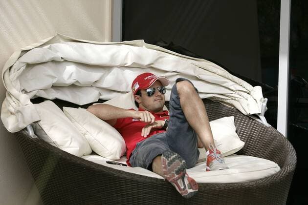 Felipe Massa (Brasilien Ferrari) relaxt Motorsport Grand Prix Herren Großer Preis von Bahrain 2009, Formel 1 Weltmeisterschaft, F1, F, GP, WM Einzelbild Manama Sakhir Ruhe,