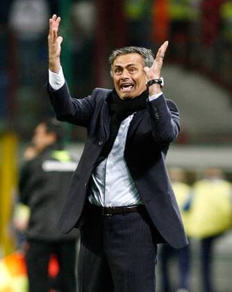 Trainer Jose Mourinho (Inter Mailand) gibt Anweisungen -  Fußball Herren Coppa Italia 2008 2009, Pokal, Pokalspiel, FC Internazionale Mailand, Inter Einzelbild Mailand Enttäuschung, Spannung, Ungeduld,
