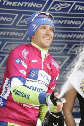 Ivan Basso (Italien Liquigas) - Gesamtführender nach der 4. Etappe des Giro del Trentino 2009 von Sillian nach Pejo Fonti Radsport Herren Giro del Trentino 2009, Straßenradsport, Straße, Rad Einzelbild 4. Etappe: Sillian - Pejo Fonti Freude, Begeisterung,