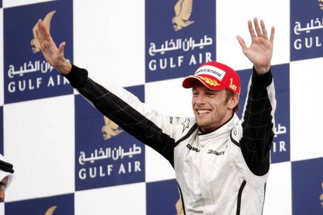 Jenson Button (England Brawn GP) jubelt über seinen Sieg beim GP von Bahrain 2009 Motorsport Grand Prix Herren Großer Preis von Bahrain 2009, Formel 1 WM, F1, F, GP Einzelbild Manama Sakhir Freude,