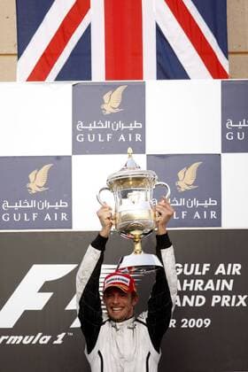 Jenson Button (England Brawn GP) jubelt über seinen Sieg beim GP von Bahrain 2009 Motorsport Grand Prix Herren Großer Preis von Bahrain 2009, Formel 1 WM, F1, F, GP Einzelbild Manama Sakhir Freude,