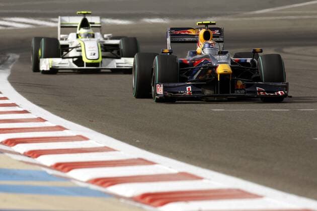 Sebastian Vettel (Deutschland Red Bull) vor Rubens Barrichello (Brasilien Brawn GP) Motorsport Grand Prix Herren Großer Preis von Bahrain 2009, Formel 1 WM, F1, F, GP Gruppe Manama Sakhir