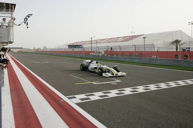 Jenson Button (England Brawn GP) gewinnt den GP von Bahrain 2009 Motorsport Grand Prix Herren Großer Preis von Bahrain 2009, Formel 1 WM, F1, F, GP Totale Manama Sakhir
