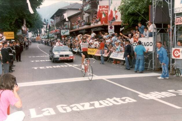 Andrew Hampsten (USA 7 Eleven Hoonved) gewinnt die 12. Etappe des Giro d Italia 1988 -  Radsport Herren Giro d Italia 1988, dItalia, Straßenradsport, Straße, Rad Totale 12. Etappe: Novara - Selvino Freude,