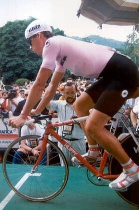 Andrew Hampsten (USA 7 Eleven Hoonved) im rosa Trikot am Start -  Radsport Herren Giro d Italia 1988, dItalia, Straßenradsport, Straße, Rad Gruppe Zeitfahren, Einzelzeitfahren 21b. Etappe: Vittorio Veneto