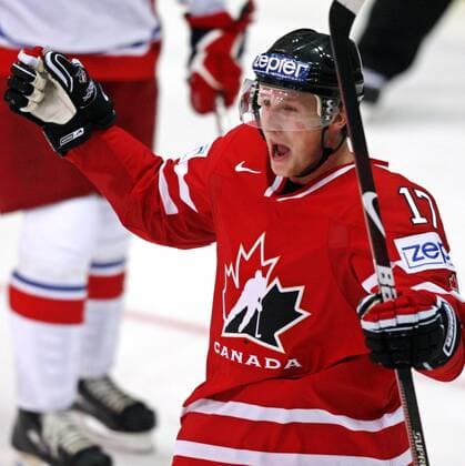 Steve Stamkos (Kanada) - Torjubel -  Eishockey Länderspiel Herren WM 2009, Nationalteam, Nationaltrikot, Kanada, Vdig Einzelbild Kloten Freude,