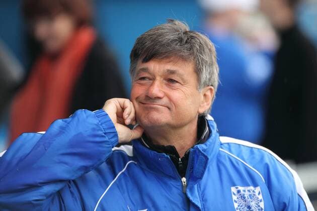 Fußball, Trainerhistorie, FSV Frankfurt Trainer Ramon Berndroth (FSV Frankfurt) nachdenklich Fußball Herren Freundschaftsspiel 2009, Test, Testspiel, Einzelbild Frankfurt M. Skepsis,
