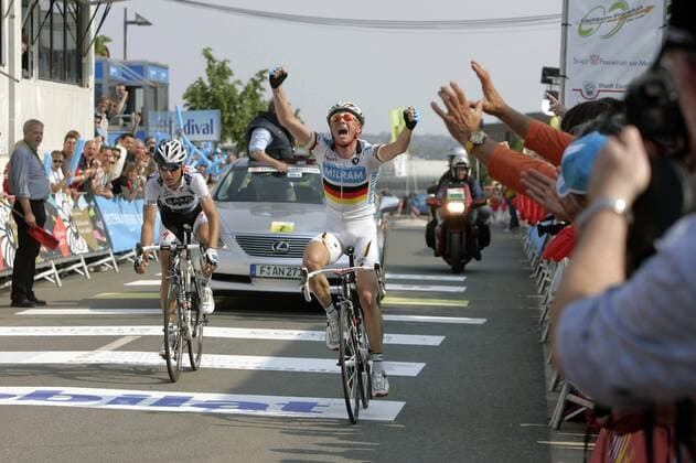 Fabian Wegmann (Deutschland Milram, re.) gewinnt den Eschborn Frankfurt City Loop 2009 vor Karsten Kroon (Niederlande Saxo Bank) Radsport Herren Eschborn Frankfurt City Loop 2009, Straßenradsport, Straße, Rad, Gruppe o0 Rund um den Henninger Turm Eschborn - Frankfurt Freude,