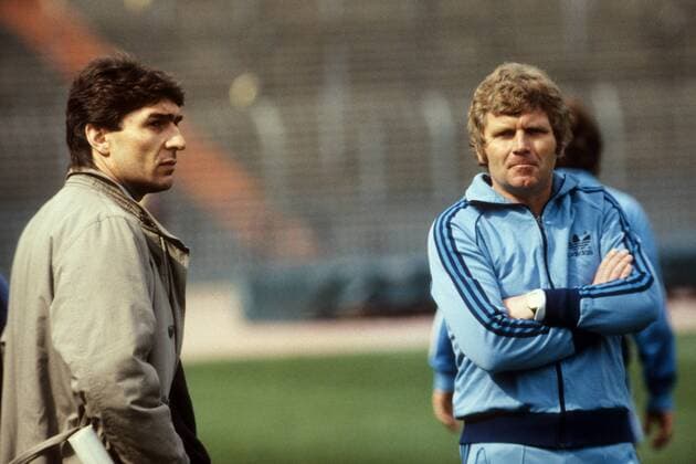 Manager Rudi Assauer (li.) und Trainer Jürgen Sundermann (beide Schalke) Fußball 1. BL Herren Saison 1982 1983, FC Schalke 04 Gruppe Leverkusen