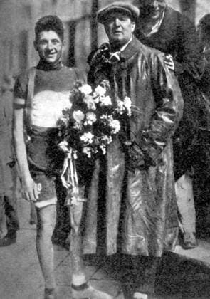 Alfredo Binda (li.), Gesamtsieger 1925 und Giro Organisator Emilio Colombo (beide Italien) -  Radsport Herren Giro d Italia 1925, dItalia, Straßenradsport, Straße, Rad, Repro, Historie, Geschichte Gruppe 12. Etappe: Verona - Mailand
