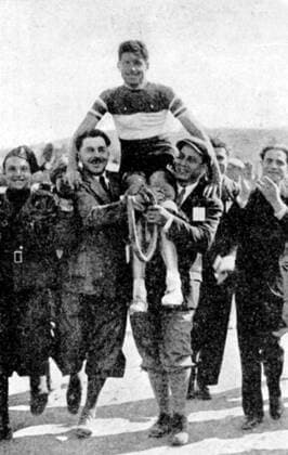 Alfredo Binda (Italien), Etappensieger der 8. Etappe des Giro d Italia 1929 von Formia nach Rom -  Radsport Herren Giro d Italia 1929, dItalia, Straßenradsport, Straße, Rad, Repro, Geschichte, Historie Gruppe Freude,