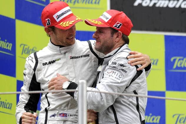Jenson Button (England, li.) gewinnt den Großen Preis von Spanien 2009 vor seinem Teamkollegen Rubens Barrichello (Brasilien beide Brawn GP) Motorsport Grand Prix Herren Großer Preis von Spanien 2009, Formel 1 Weltmeisterschaft, F1, F, GP, WM, Gruppe Circuit de Catalunya Barcelona Harmonie, Begeisterung, Freude, Kameradschaft,