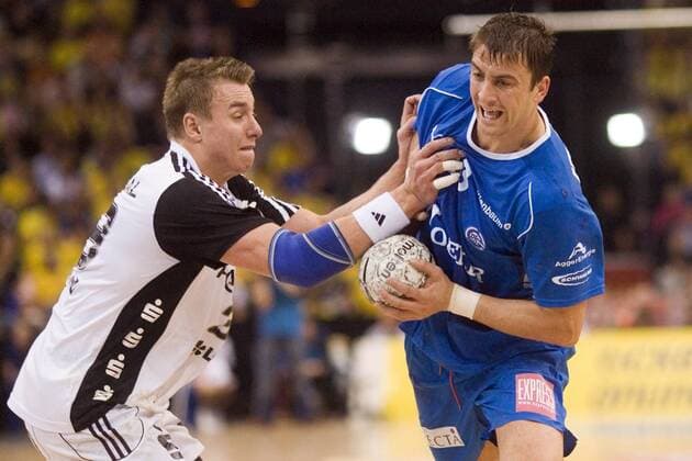 Filip Jicha (Kiel, li.) gegen Momir Ilic (Gummersbach) Handball Herren DHB Pokal 2008 2009, Pokalspiel, Finale, Pokalfinale, FinalFour, Final Four, 4, Finalrunde, Endrunde Gruppe Hamburg Dynamik,