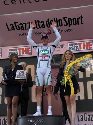 Alessandro Petacchi (Italien LPR) gewinnt die 2. Etappe des Giro d Italia 2009 -  Radsport Herren Giro d Italia 2009, dItalia, Straßenradsport, Straße, Rad, Gruppe 2. Etappe: Jesolo - Triest Freude,