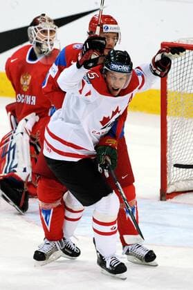 Dany Heatley (Kanada) bejubelt einen Torerfolg gegen Rußland -  Eishockey WM Herren WM 2009, Länderspiel, Nationalteam, Nationaltrikot, Finale Gruppe Bern Begeisterung, Freude, Enttäuschung,