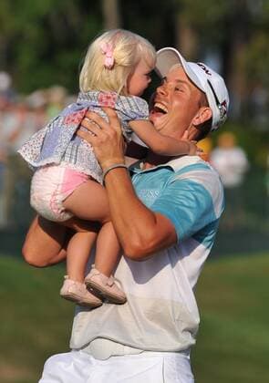 Henrik Stenson (Schweden) jubelt mit Tochter Lisa über seinen Sieg im Players Championship 2009 -  (JAX20090510322) Golf Herren The Players Championship 2009, PGA Tour Gruppe TPC Sawgrass Ponte Vedra Beach Freude, Begeisterung,