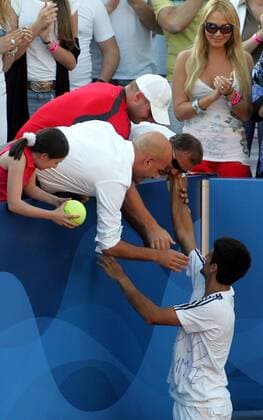 Novak Djokovic (Serbien, re.) jubelt mit Trainer Marian Vajda (Slowakei, 2.v.re.) über den Sieg bei den Serbia Open 2009 -  Tennis Herren Serbia Open 2009, ATP Tour, Finale Gruppe Belgrad Freude,