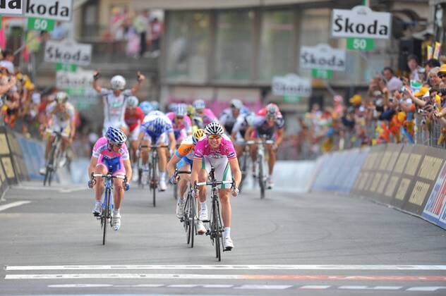 Alessandro Petacchi (Italien LPR) gewinnt die 3. Etappe des Giro d Italia 2009 -  Radsport Herren Giro d Italia 2009, dItalia, Straßenradsport, Straße, Rad Gruppe 3. Etappe: Grado - Valdobbiadene Dynamik,