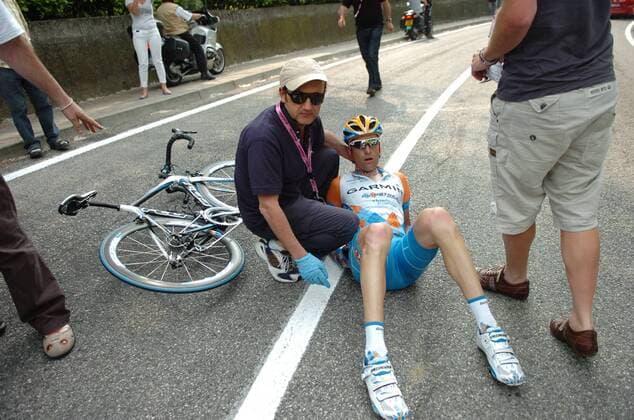 Christian Vande Velde (USA Garmin Slipstream) verletzt am Boden -  Radsport Herren Giro d Italia 2009, dItalia, Straßenradsport, Straße, Rad Gruppe 3. Etappe: Grado - Valdobbiadene
