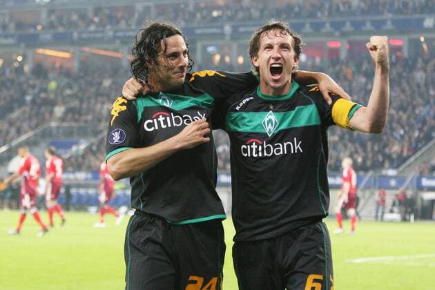Claudio Pizarro (li.) und Frank Baumann (beide Bremen) - Torjubel Fußball EC 3 Herren UEFA Cup 2008 2009, Pokal, Europapokal, Halbfinale, SV Werder Bremen Gruppe Hamburg Freude,