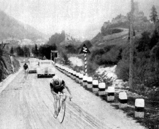 Giovanni Valetti (Italien) während des Giro d Italia 1939 -  Radsport Herren Giro d Italia 1939, dItalia, Straßenradsport, Straße, Rad, Repro, Geschichte, Historie Totale