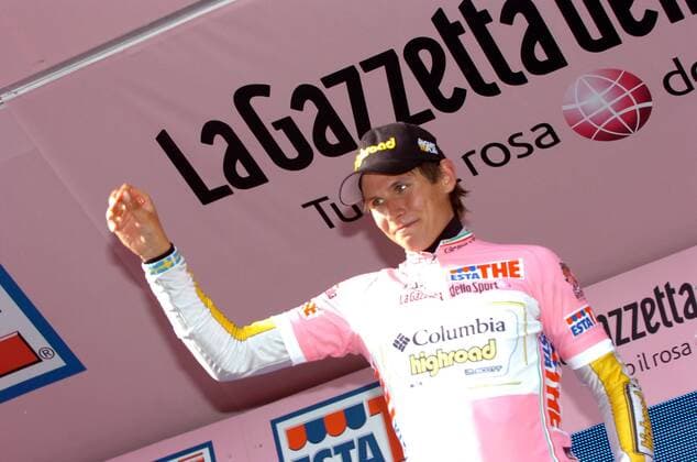 Thomas Lövkvist (Schweden Columbia High Road) im rosa Trikot bei der Siegerehrung zur 4. Etappe des Giro d Italia 2009 -  Radsport Herren Giro d Italia 2009, dItalia, Straßenradsport, Straße, Rad, Einzelbild 4. Etappe: Padua - San Martino di Castrozza Freude,