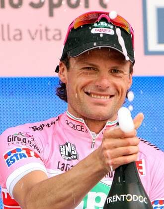 Danilo di Luca (Italien LPR) im rosa Trikot nach der 6. Etappe des Giro d Italia 2009 -  Radsport Herren Giro d Italia 2009, dItalia, Straßenradsport, Straße, Rad Einzelbild 6. Etappe: Bressanone - Mayrhofen Freude,