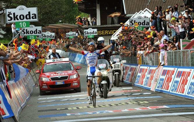 Michele Scarponi (Italien Diquigiovanni) jubelt im Ziel - er gewinnt die 6. Etappe Bressanone - Mayrhofen des Giro d Italia 2009 -  Radsport Herren Giro d Italia 2009, dItalia, Rad, Straße, Straßenradsport, Totale 6. Etappe: Bressanone - Mayrhofen Freude,