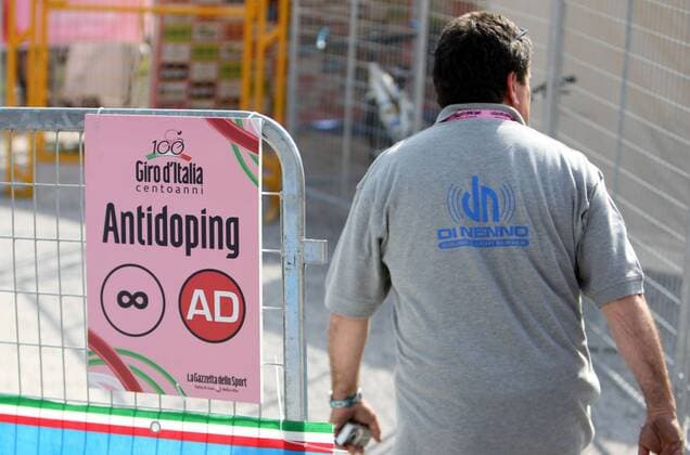 Antidoping Schild am Rande des Giro d Italia 2009 -  Radsport Herren Giro d Italia 2009, Ditalia, Straßenradsport, Straße, Rad Einzelbild 6. Etappe: Bressanone - Mayrhofen